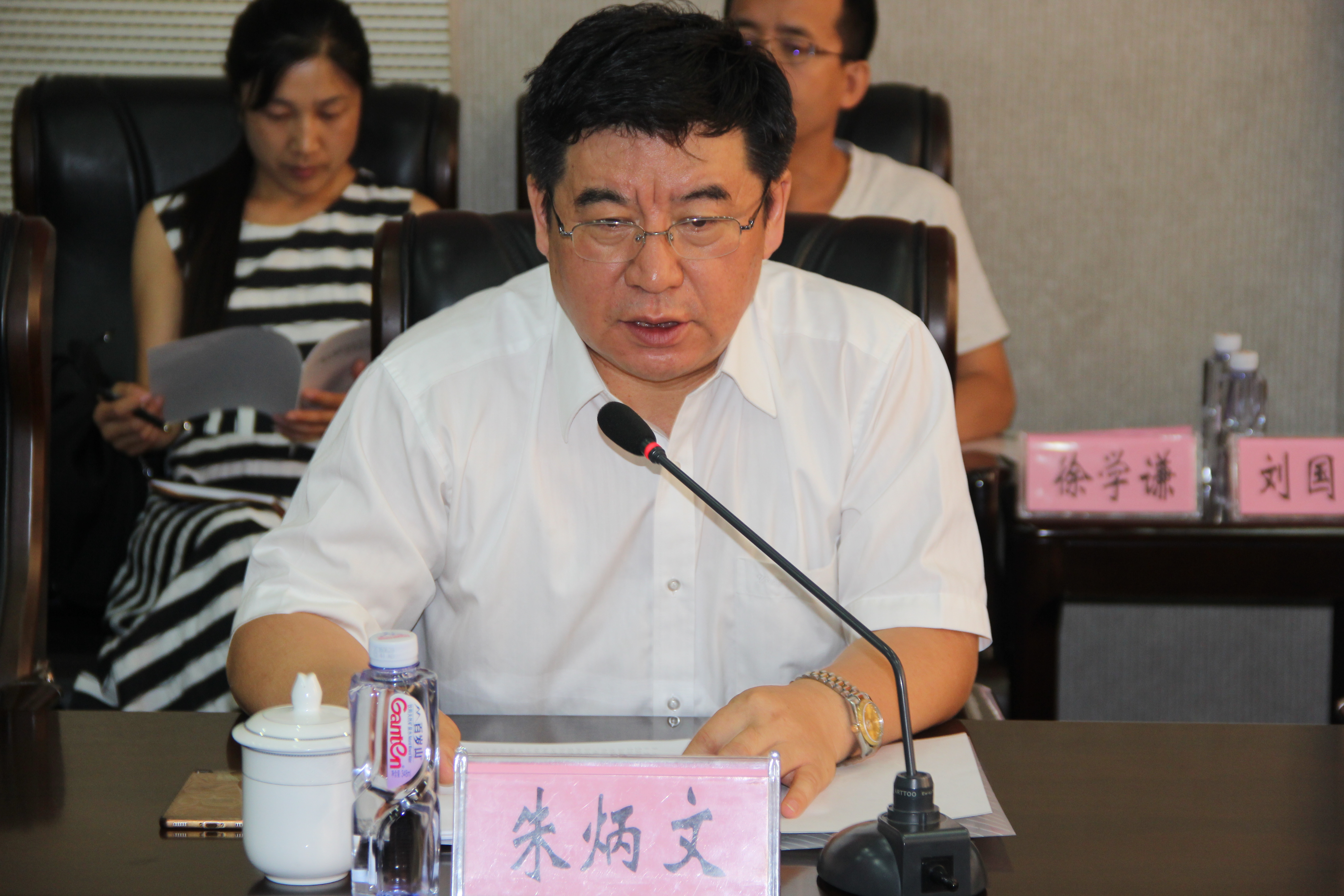 我校党委书记,马克思主义学院院长朱炳文致辞